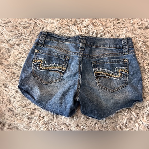 Wallflower Jean Shorts, Size 9 - Picture 3 of 4